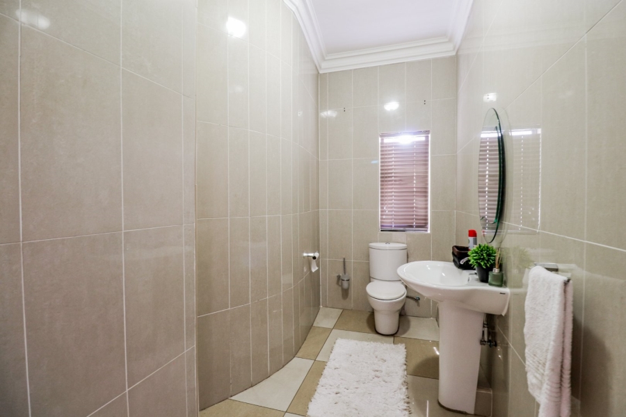 5 Bedroom Property for Sale in Xanadu Eco Residential Estate North West